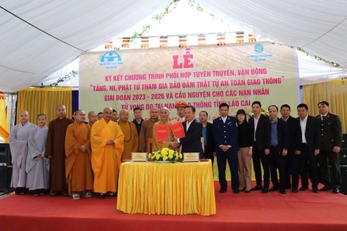 Lào Cai: Tưởng niệm nạn nhân tử vong do tai nạn giao thông, ký kết tuyên truyền về giao thông