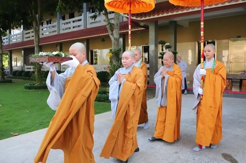 Chư vị Ni trưởng giáo giới đến giới tử Ni Đại giới đàn Bửu Huệ tại giới trường chùa Thanh Tâm