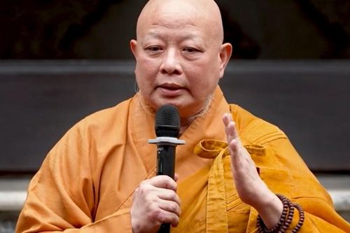 Hòa thượng Thích Lệ Trang giáo giới cho giới tử Tăng Bắc tông tại giới trường Huệ Nghiêm