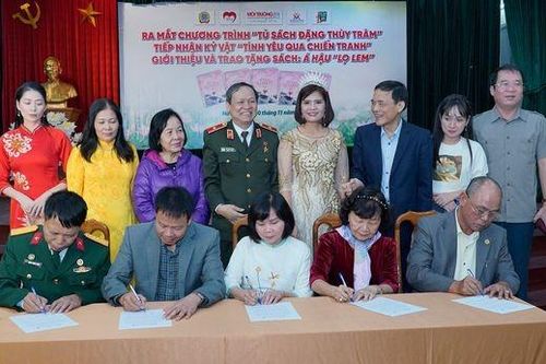 Thỏa thuận ghi nhớ về việc tổ chức chương trình 'Tủ sách Đặng Thùy Trâm'; tiếp nhận và trao tặng sách cho các thư viện, tủ sách khác