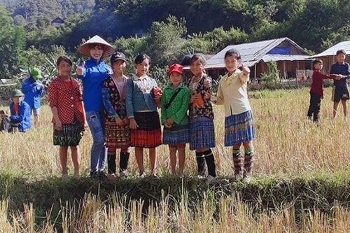 Yêu nghề, thương trò, vượt khó bám lớp