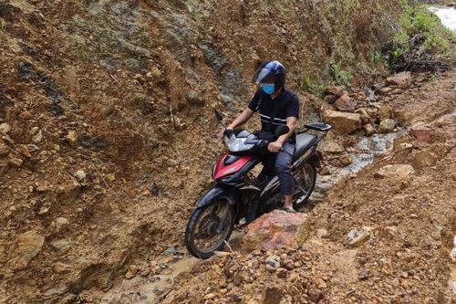 Những người thầy lặng thầm cõng chữ lên non