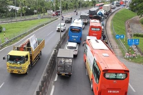 Tai nạn giao thông trên cầu Mỹ Thuận, một phụ nữ tử vong