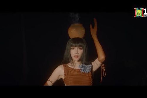 Hoa hậu Hương Giang kết hợp Saabirose trong 'Hot hòn họt'
