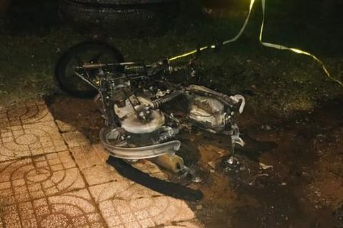 Tạm giữ nam thanh niên đốt xe khi bạn đi cùng bị kiểm tra nồng độ cồn