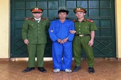 Bị kiểm tra nồng độ cồn, người đàn ông dùng máy cắt cỏ tấn công Công an