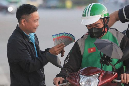 ĐT Việt Nam đấu Iraq: Phe vé không dám hét giá cao, chấp nhận 'chỉ lãi bát phở'