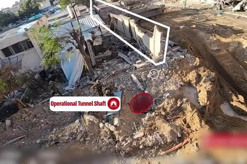 Cận cảnh đường hầm Israel vừa phát hiện bên dưới bệnh viện Al-Shifa