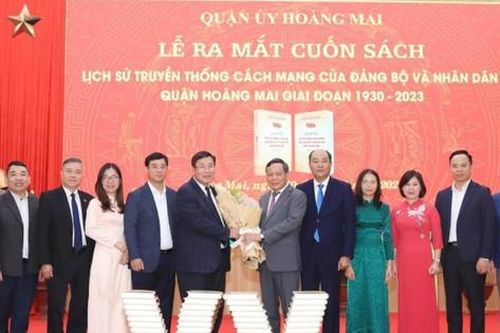 Ra mắt sách 'Lịch sử truyền thống cách mạng của Đảng bộ và nhân dân quận Hoàng Mai'