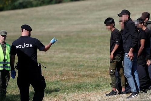 Slovakia gia hạn kiểm soát biên giới với Hungary