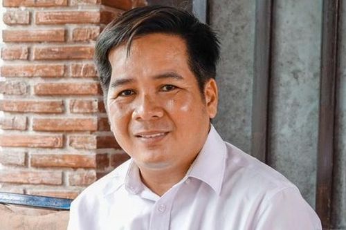 Thầy giáo miệt vườn dành hơn 10 năm 'gieo duyên lành' đến mảnh đời khốn khó