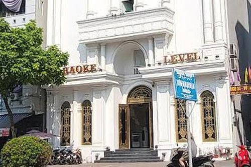 Người vui mừng, kẻ e ngại khi quán karaoke được mở trở lại