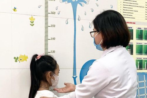 Quan tâm nhiều hơn khi trẻ dậy thì sớm