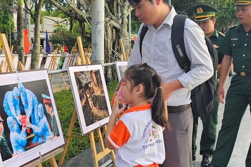 Phú Quốc: Triển lãm ảnh 'Tự hào một dải biên cương'
