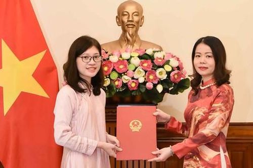 Bổ nhiệm Phó Giám đốc Sở Ngoại vụ, Phó Cục trưởng, Phó Tổng Biên tập