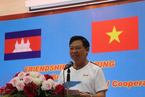 Cơ quan ngoại giao Việt Nam và Campuchia giao lưu thể thao hữu nghị