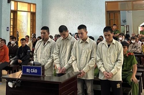Côn đồ làng lãnh án