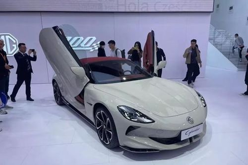 MG Cyberster giá 2,2 tỷ đồng ở Việt Nam 'khoe hàng' tại Trung Quốc