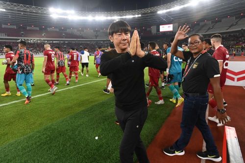Báo Indonesia khuyên HLV Shin Tae Yong học đội tuyển Việt Nam