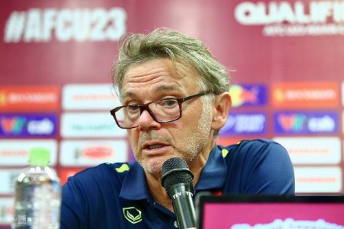 HLV Troussier nói gì về trận thua của đội tuyển Việt Nam?
