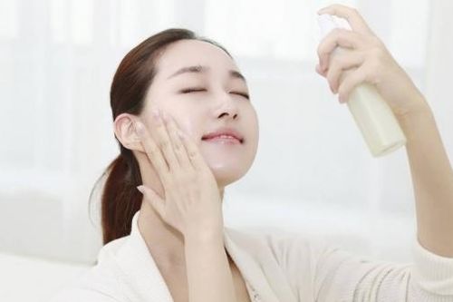 3 loại mỹ phẩm cần thiết giúp cấp ẩm làn da khi thời tiết hanh khô