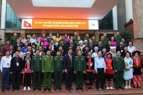 Bộ Tư lệnh BĐBP: Gặp mặt đoàn đại biểu dân tộc thiểu số tiêu biểu tỉnh Cao Bằng