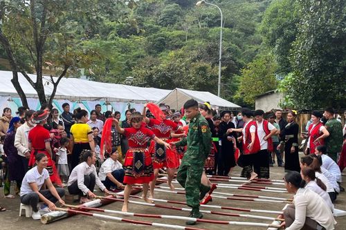 Thắm tình quân dân trong Ngày hội 'Đại đoàn kết dân tộc'