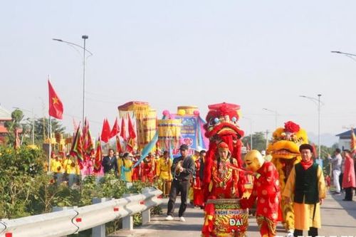 Đặc sắc nghi thức rước cấp thủy Lễ hội Đền Cả - Dinh Đô quan Hoàng Mười