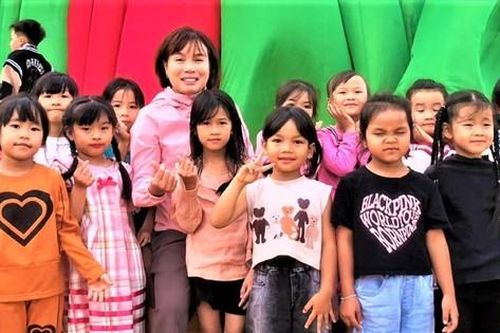 Cô Tổng phụ trách Đội thương trò nghèo