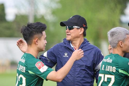 CLB TP.HCM bất ngờ chia tay HLV Vũ Tiến Thành trước ngày V-League trở lại