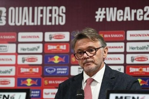 Ông Troussier nói gì về Hoàng Đức sau trận thua Iraq?