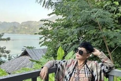 NSND Minh Hằng nghỉ dưỡng, Lan Phương cùng chồng Tây sang Australia