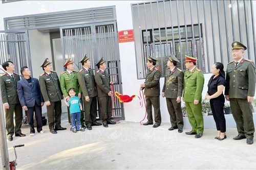 Trao nhà 'Nghĩa tình đồng đội' tặng chiến sỹ công an có hoàn cảnh khó khăn
