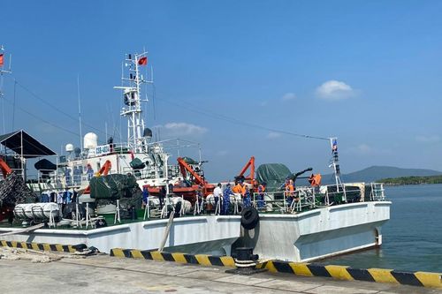 Hành trình cứu 14 ngư dân Bình Định gặp nạn trên biển