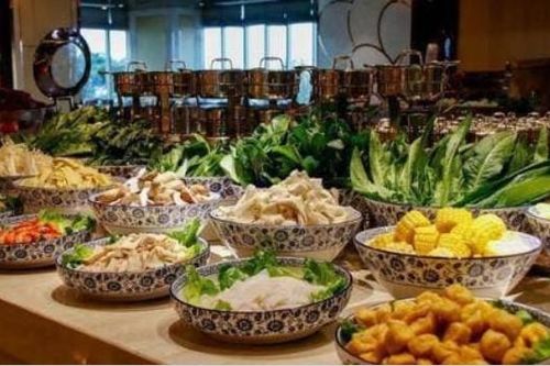 Tại sao buffet làm bạn cảm thấy no khi mới bắt đầu ăn được một chút?