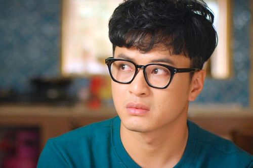 Hồng Đăng bất ngờ đứng chung khung hình cùng dàn mỹ nam đình đám khiến khán giả đoán già đoán non