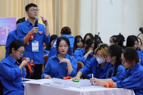 Sinh viên tranh tài trong cuộc thi 'Thanh niên hành động thúc đẩy bình đẳng giới'
