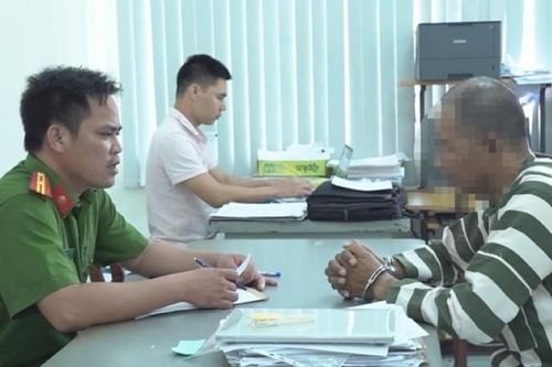 Rủ người lạ nhậu, nữ chủ quán bị cướp hết vàng
