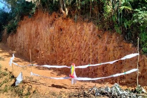 Sơn La: Người dân phát hiện quả bom khi thi công sửa đường