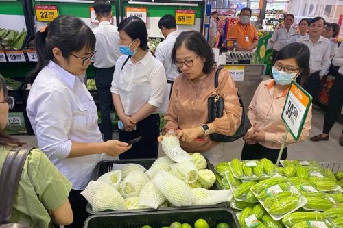 Doanh nghiệp tích cực chuẩn bị hàng hóa dịp Tết Giáp Thìn 2024