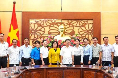 Lãnh đạo tỉnh gặp gỡ Đoàn đại biểu dự Đại hội Công đoàn Việt Nam lần thứ XIII