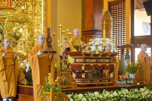 Đức Pháp chủ GHPGVN quang lâm khai đạo giới tử Đại giới đàn Bửu Huệ