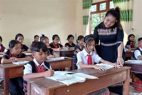 Miệt mài bám lớp 'gieo' ước mơ con chữ ở vùng cao