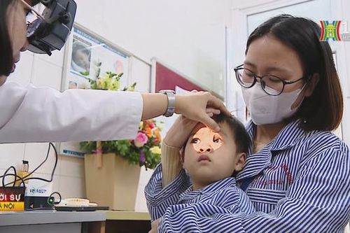 Nguy cơ ung thư mắt do khám, điều trị muộn