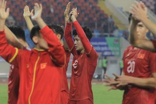 Hậu vệ Phan Tuấn Tài bật khóc sau trận thua Iraq