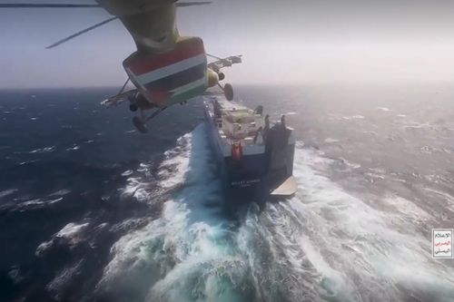 Video trực thăng phiến quân Houthi bắt giữ tàu hàng của tỷ phú Israel