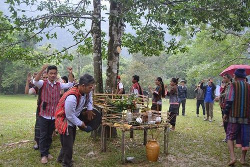 Bảo tồn, phát huy lễ hội của đồng bào Bru - Vân Kiều gắn với khai thác du lịch