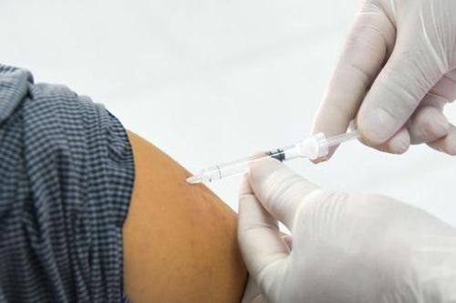 Khi COVID-19 là bệnh nhóm B, việc tiêm vaccine COVID-19 diễn ra thế nào?