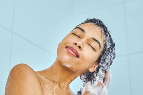 Nên gội đầu bao lâu một lần?