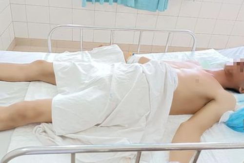 Cứu sống nam thanh niên đi nhặt phế liệu tự dùng dao đâm vào bụng